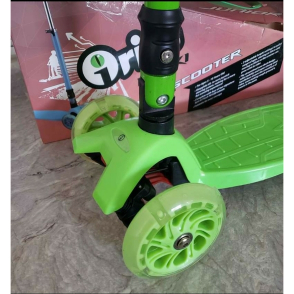 New Maxi Junior Kickboard Scooter - Picture 8 of 14